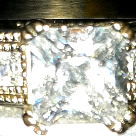 Diamond ring - Picture 2 of 2